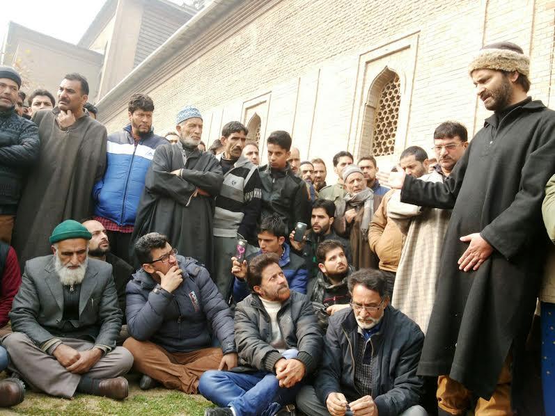 Malik visits Jamia Masjid Srinagar to express solidarity with people